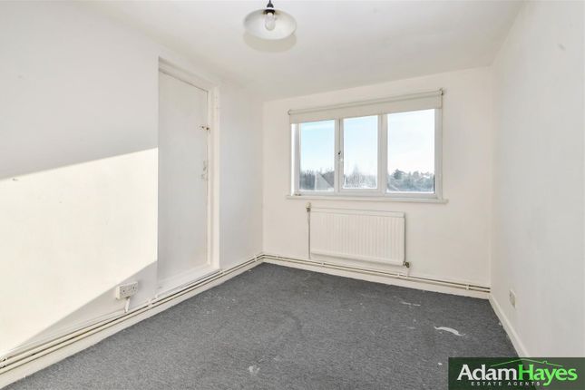 Flat for sale in Old Farm Road, East Finchley