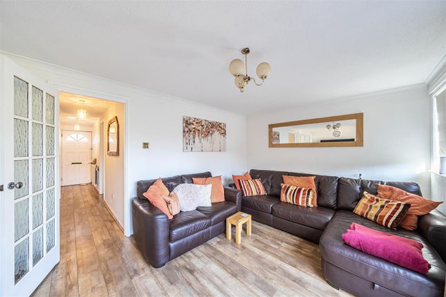 18, Warrens Shawe Lane, Edgware photo 2