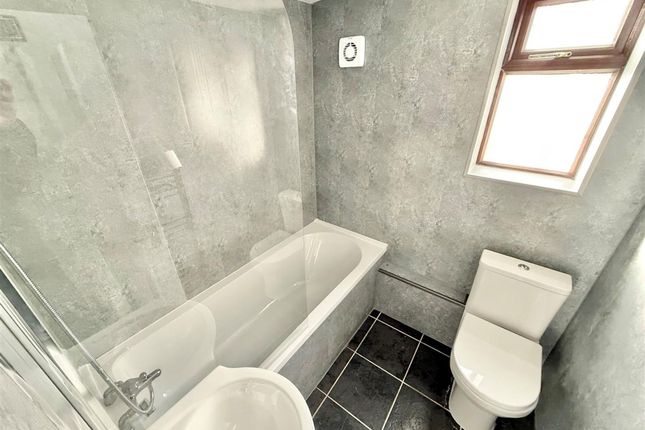 6 Surrey Street, Luton photo 4