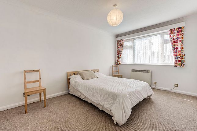 Flat to rent in Compton Road, Winchmore Hill