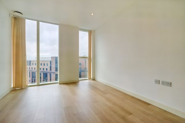 Thumbnail Flat to rent in Saffron Central Square, Croydon