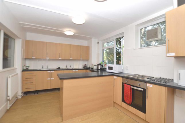 Room 17, Martindale Court, Reading photo 3
