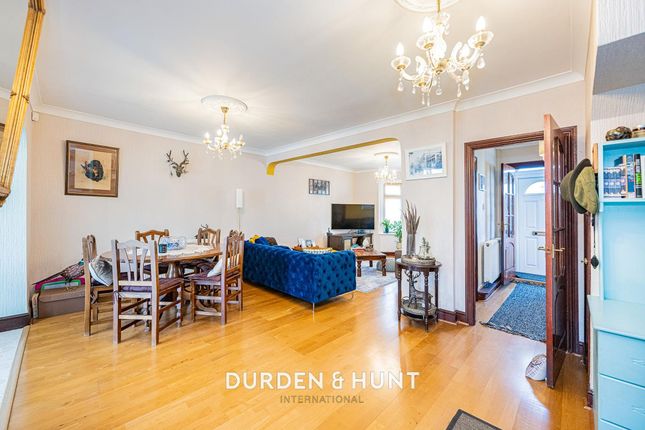 19 Brookside Gardens, Enfield photo 4