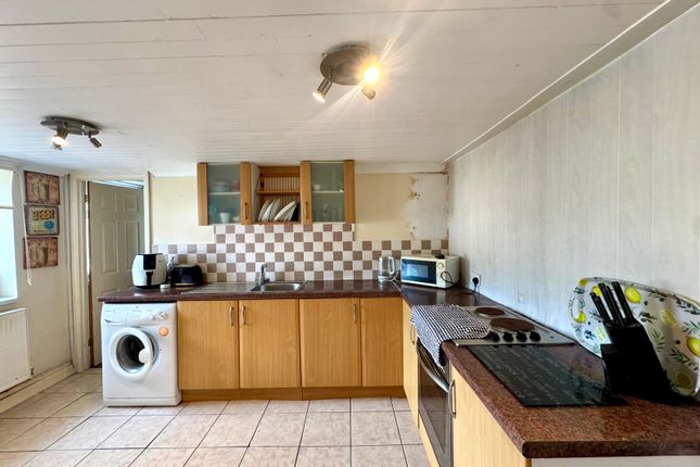 169 High Street, Merthyr Tydfil photo 3