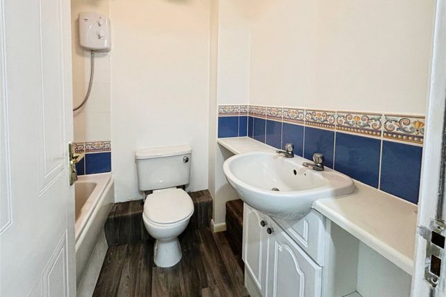 81, Drapers Fields, Coventry photo 3
