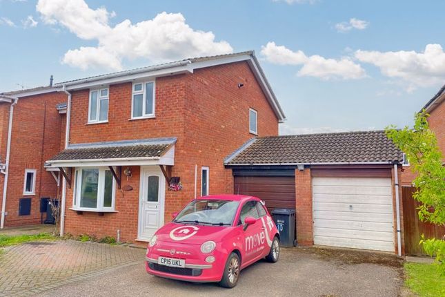 Detached house to rent in Primrose Crescent, Broomhall, Worcester