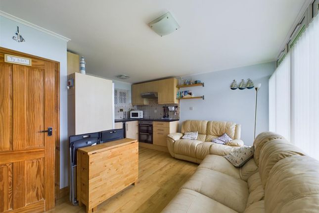 72, Kings Chalet Park, Cromer photo 4