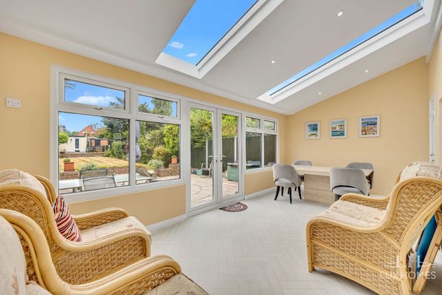 111 Northumberland Avenue, Hornchurch photo 4