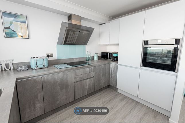 Flat, Southbourne Sands  Stourwood Avenue, Southbourne photo 3