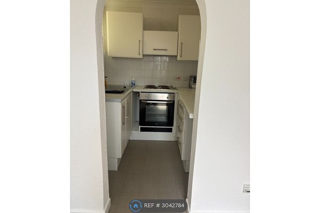 Flat B, High Street, Bognor Regis photo 3