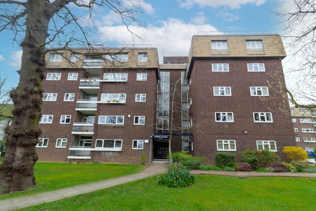 Thumbnail Flat for sale in Lodge Close, Edgware