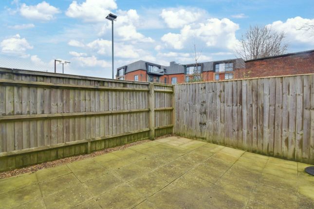 4, Court View 6-10,, Whippendell Road, Hertfordshire photo 3