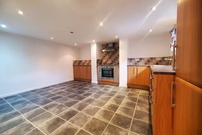401, Blackmoorfoot Road, Huddersfield photo 4