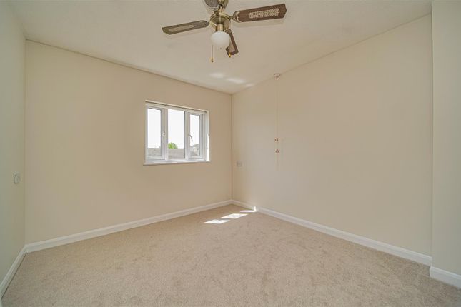 54, Wharf Court, Melksham photo 3