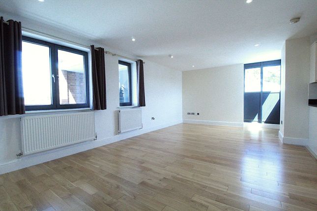 Thumbnail Flat to rent in Pinner Road, Harrow