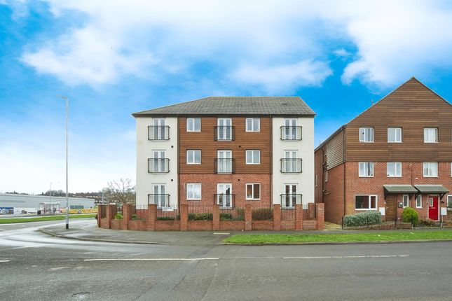 Thumbnail Flat for sale in Oaklands Court, Leeds