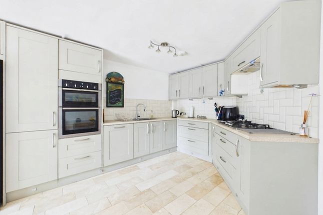 21, ST. WERBURGH CRESCENT, ROCHESTER photo 4