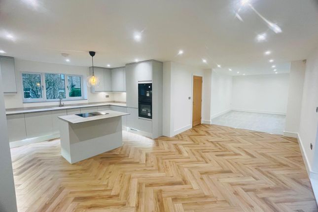 17, Woodland View Lodge, Woodlands Avenue, Holmfirth photo 2