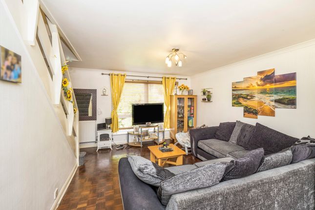 1, Langland Court, Northwood photo 3