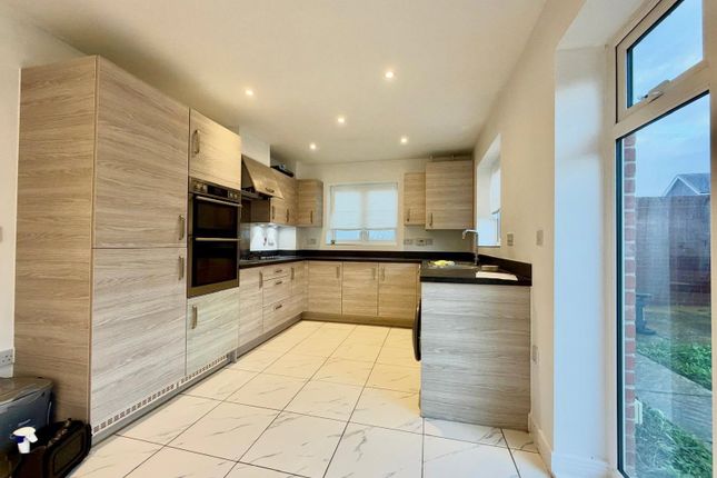 Oxlade Drive, Berkshire photo 2