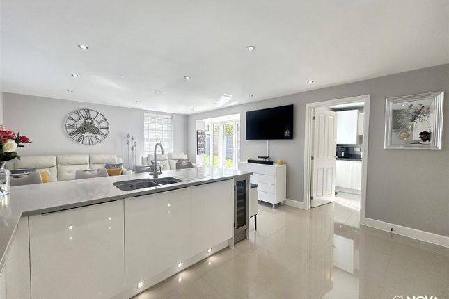 28, Clinton Avenue, Luton photo 2