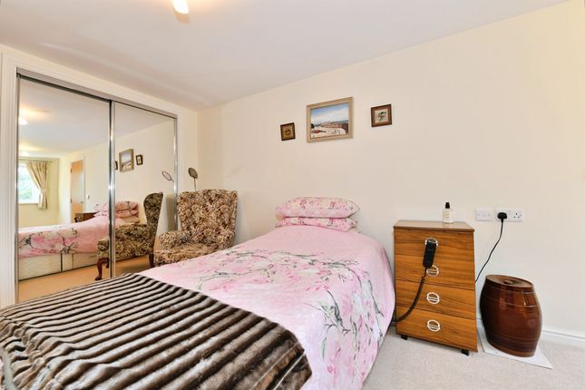 33, Holmcroft Court, Charlton Road, SHEPTON MALLET photo 3