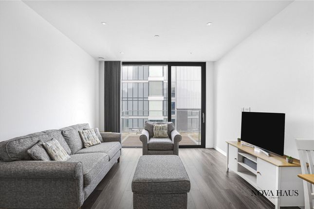 Thumbnail Flat to rent in Catalina House, 4 Canter Way, Goodman's Fields