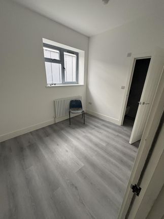 Flat 7, 277c Green Street, London photo 2