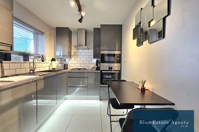 25 Trefusis Court, Bath Road, Hounslow photo 2