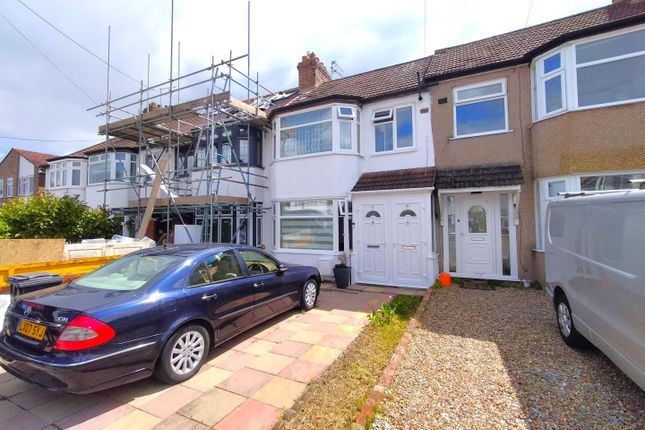 Thumbnail Flat to rent in Briar Close, Palmers Green
