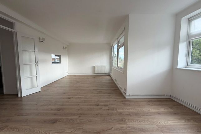Flat 8, 28, Savona Court, The Downs photo 5