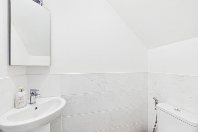 74, Rookfield Road, Horsham photo 4