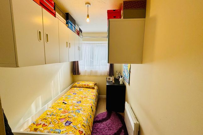 19, Pasteur Close, London photo 3