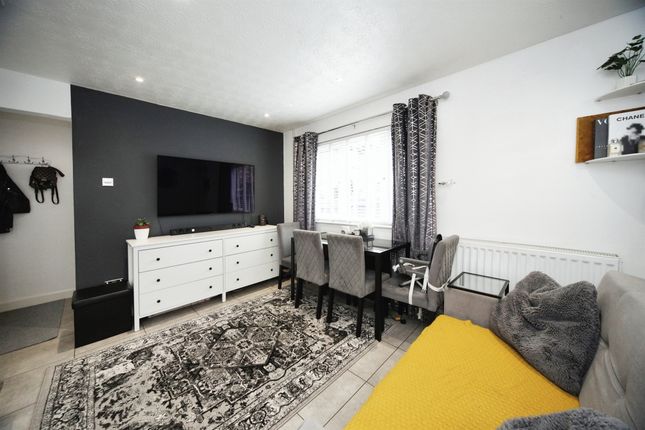 Property for sale in Gainsborough Drive, Houghton Regis, Dunstable
