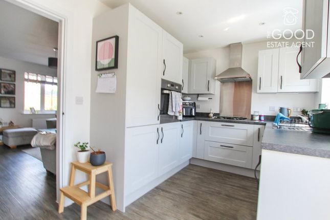 17, King James Close, Fordham photo 4