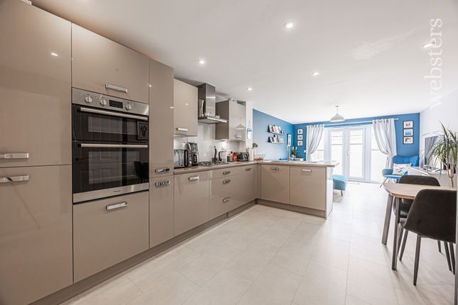 73 Woodpecker Way, Norwich photo 2