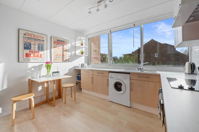 Flat for sale in Beechwood Lodge, East Bank London