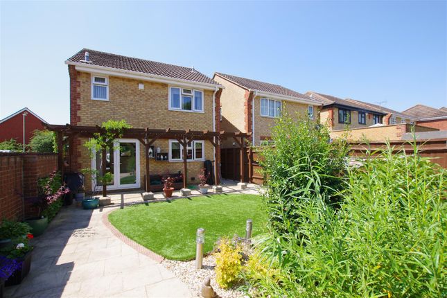 6, Laughton Way, Swindon photo 2