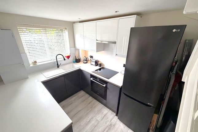 13, Briarwood Close, Lower Feltham photo 4