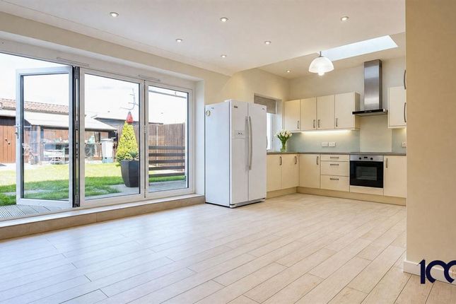 1 Crabtree Avenue, Romford photo 5
