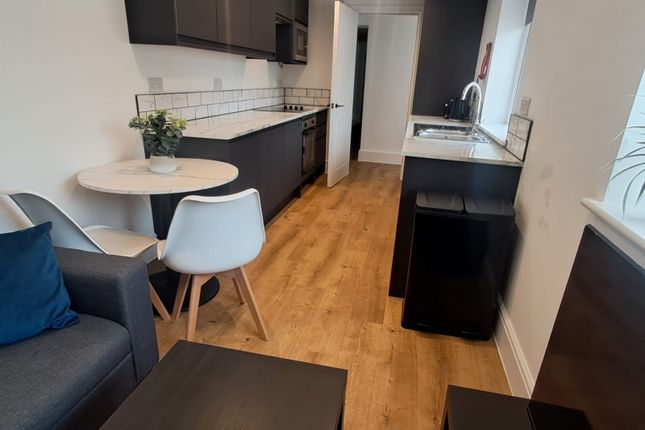 Basement Flat, 81, Mount Pleasant Road, Exeter photo 2