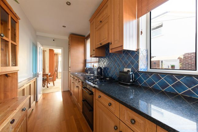 2, Hamilton Close, Barnet photo 4