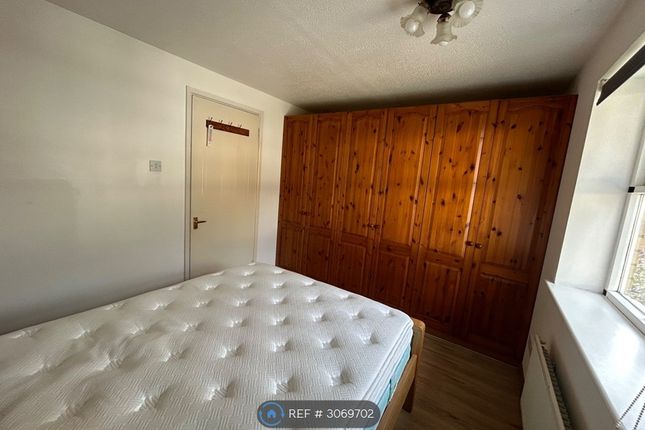 Brookhill Road, London photo 3