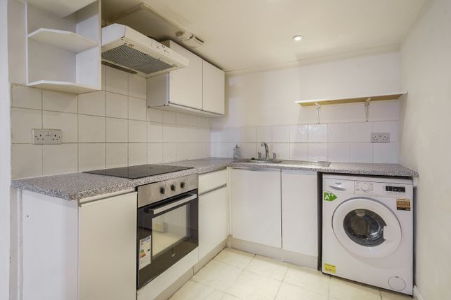 22d, Milkwood Road, London photo 3