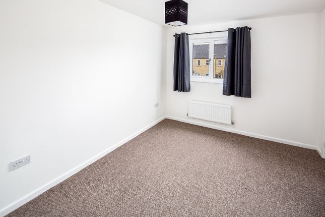 Terraced house to rent in Avocet Way, Bicester