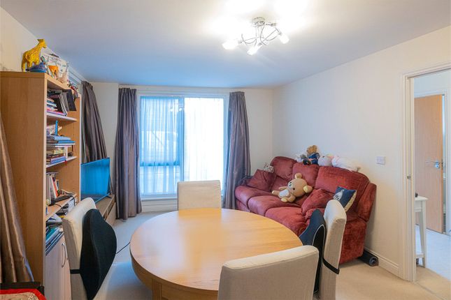 Flat for sale in Needleman Close, Pulse, Colindale