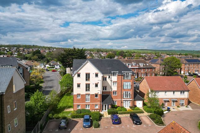 Flat for sale in Lyndhurst House, Monarch Way. Shoreham-By-Sea