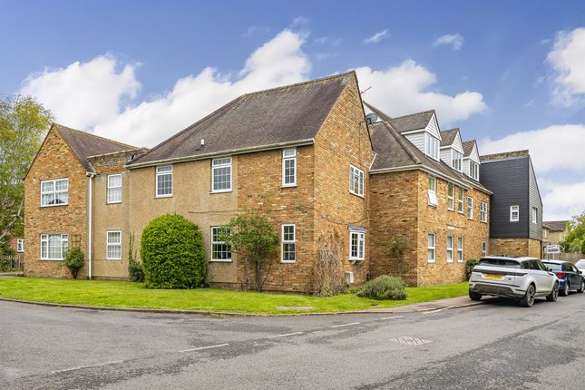 Flat for sale in Tring Road, Wilstone, Tring