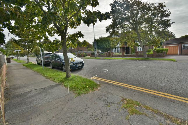 66, Cooden Drive, Bexhill-on-Sea photo 2