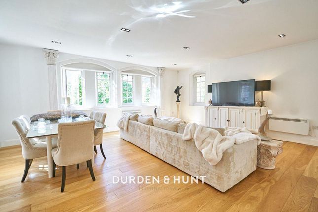 16 Tudor Court The Galleries, Brentwood photo 3